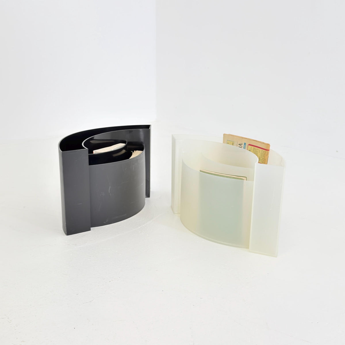 Mid Century Space Age Wave Magazine Rack by Maier Aichen for Authentics, Italy, 1990s
