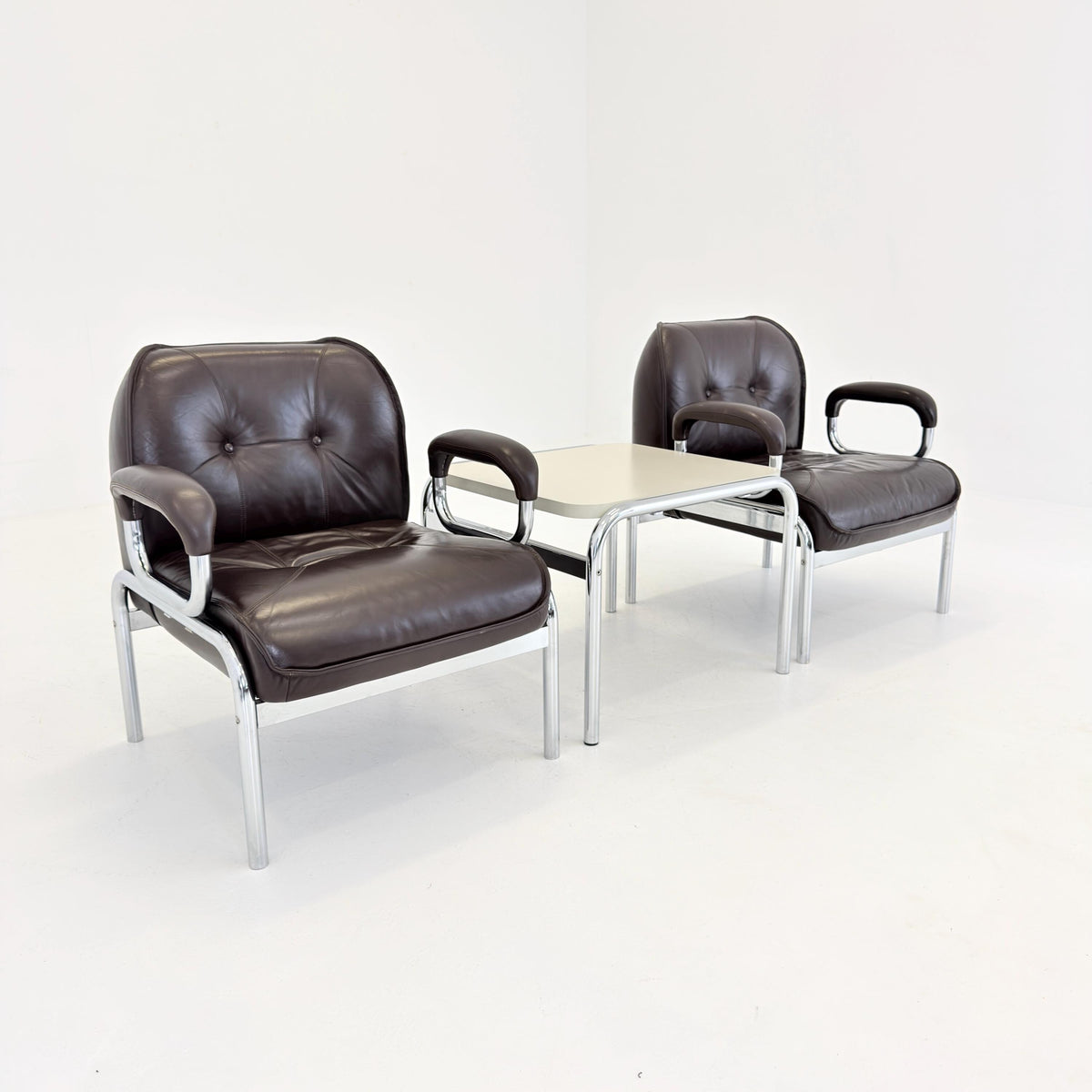 1 of 3 Mid century original vintage Girsberger Eurochair design lounge armchair , Switzerland 1980s.