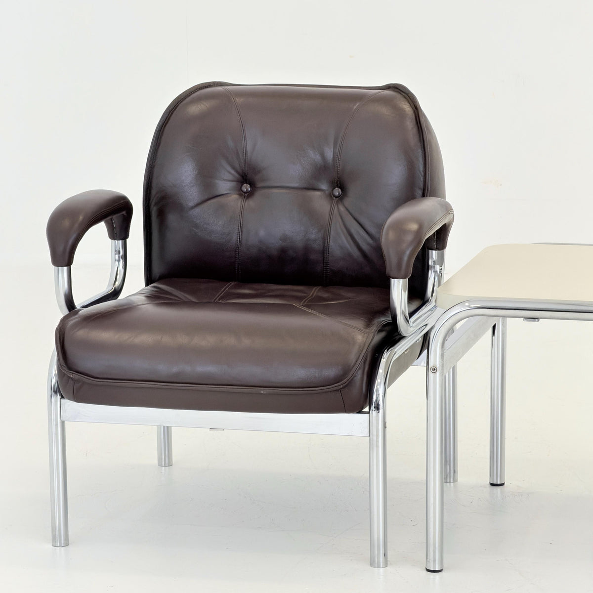 1 of 3 Mid century original vintage Girsberger Eurochair design lounge armchair , Switzerland 1980s.