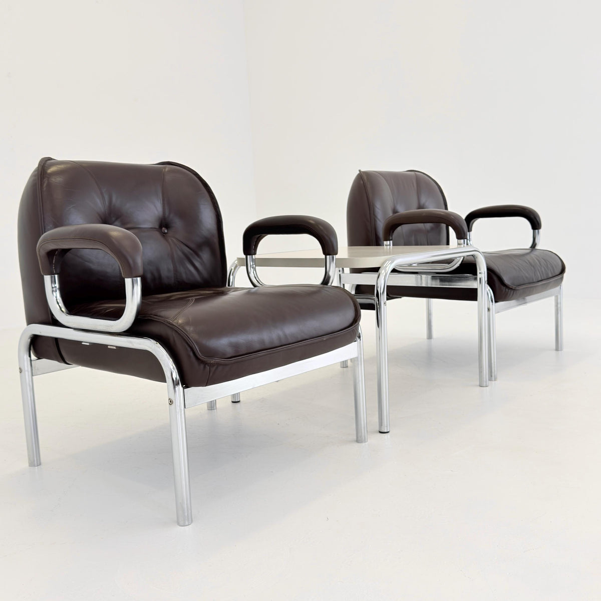 Set of 2 Girsberger Eurochair Lounge Chairs & Side Table, Swiss Made 1980s