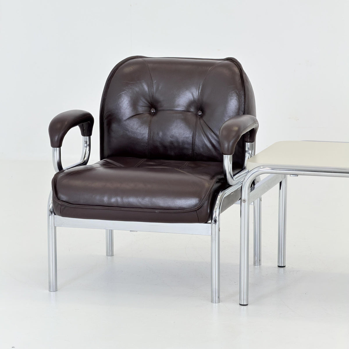 Set of 2 Girsberger Eurochair Lounge Chairs & Side Table, Swiss Made 1980s