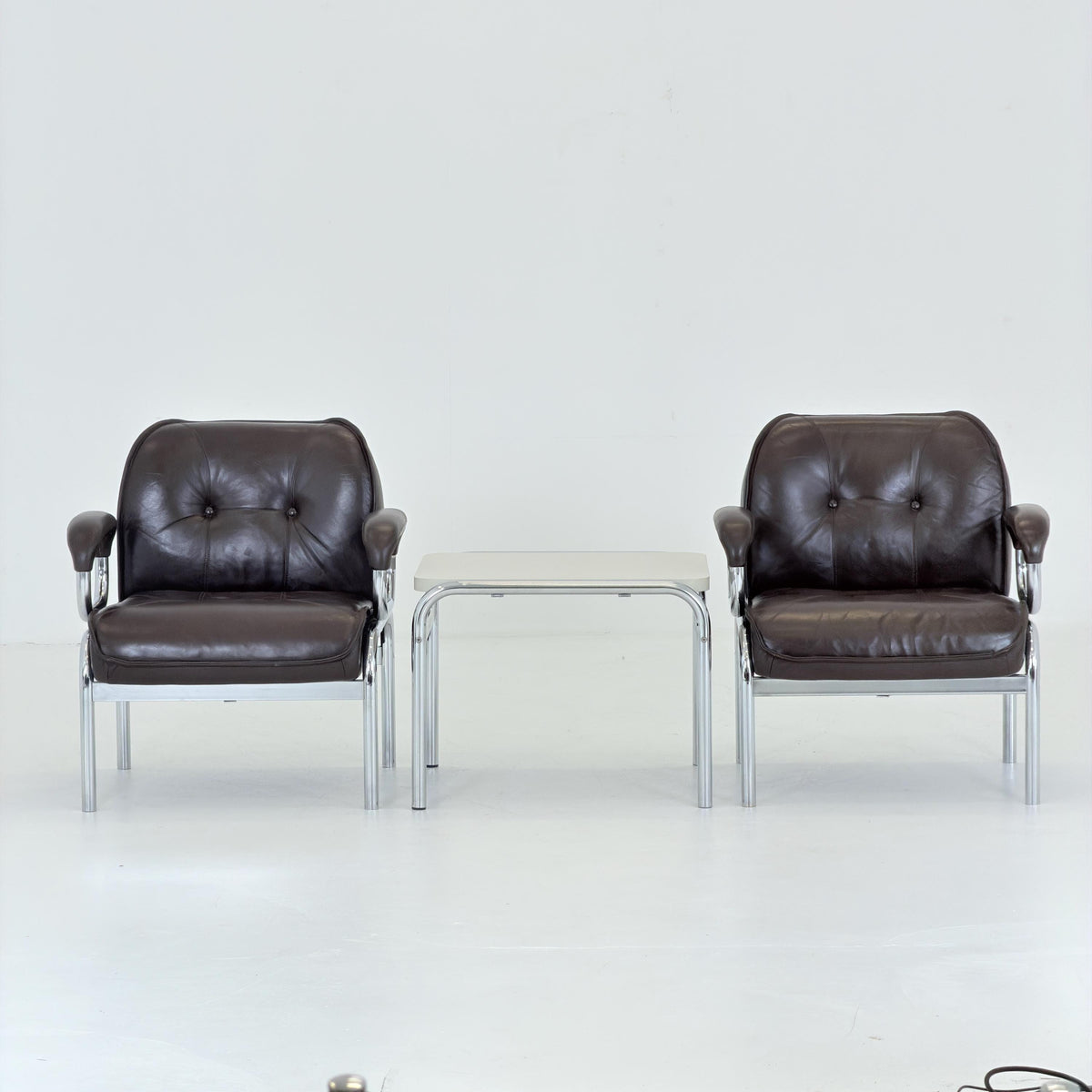 Set of 2 Girsberger Eurochair Lounge Chairs & Side Table, Swiss Made 1980s