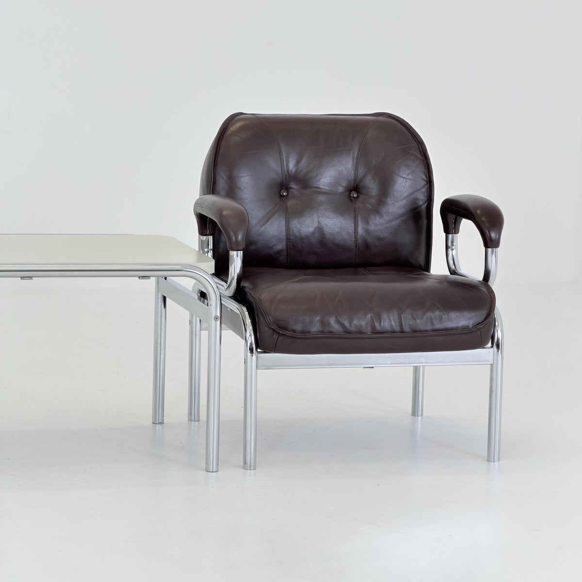 Set of 2 Girsberger Eurochair Lounge Chairs & Side Table, Swiss Made 1980s