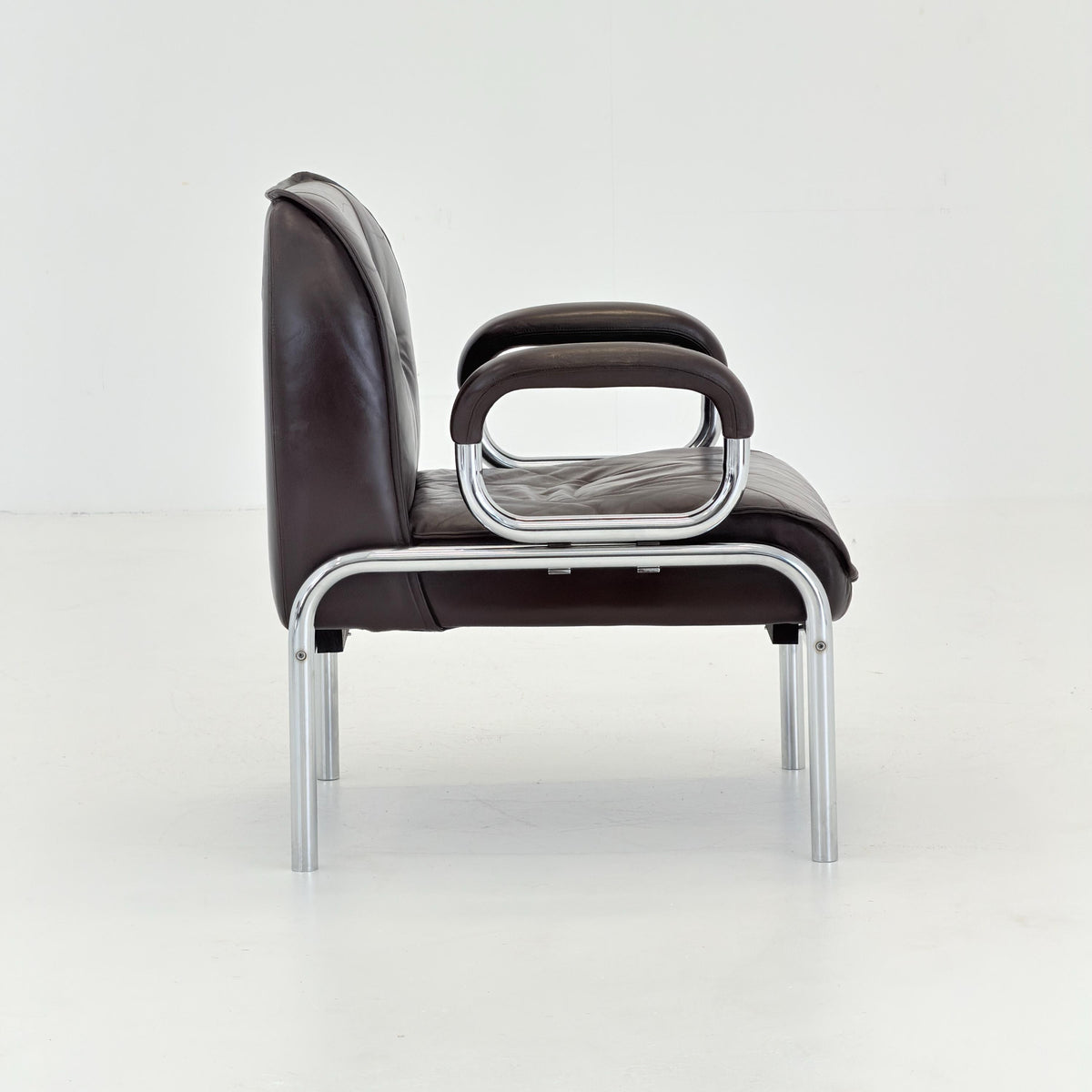 Set of 2 Girsberger Eurochair Lounge Chairs & Side Table, Swiss Made 1980s