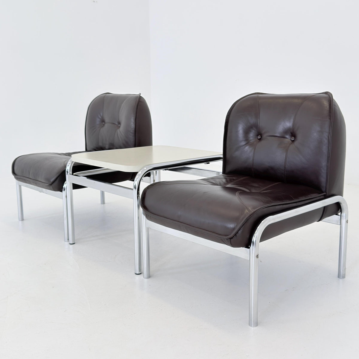 Set of 2 Girsberger Eurochair Lounge Chairs & Side Table, Swiss Made 1980s