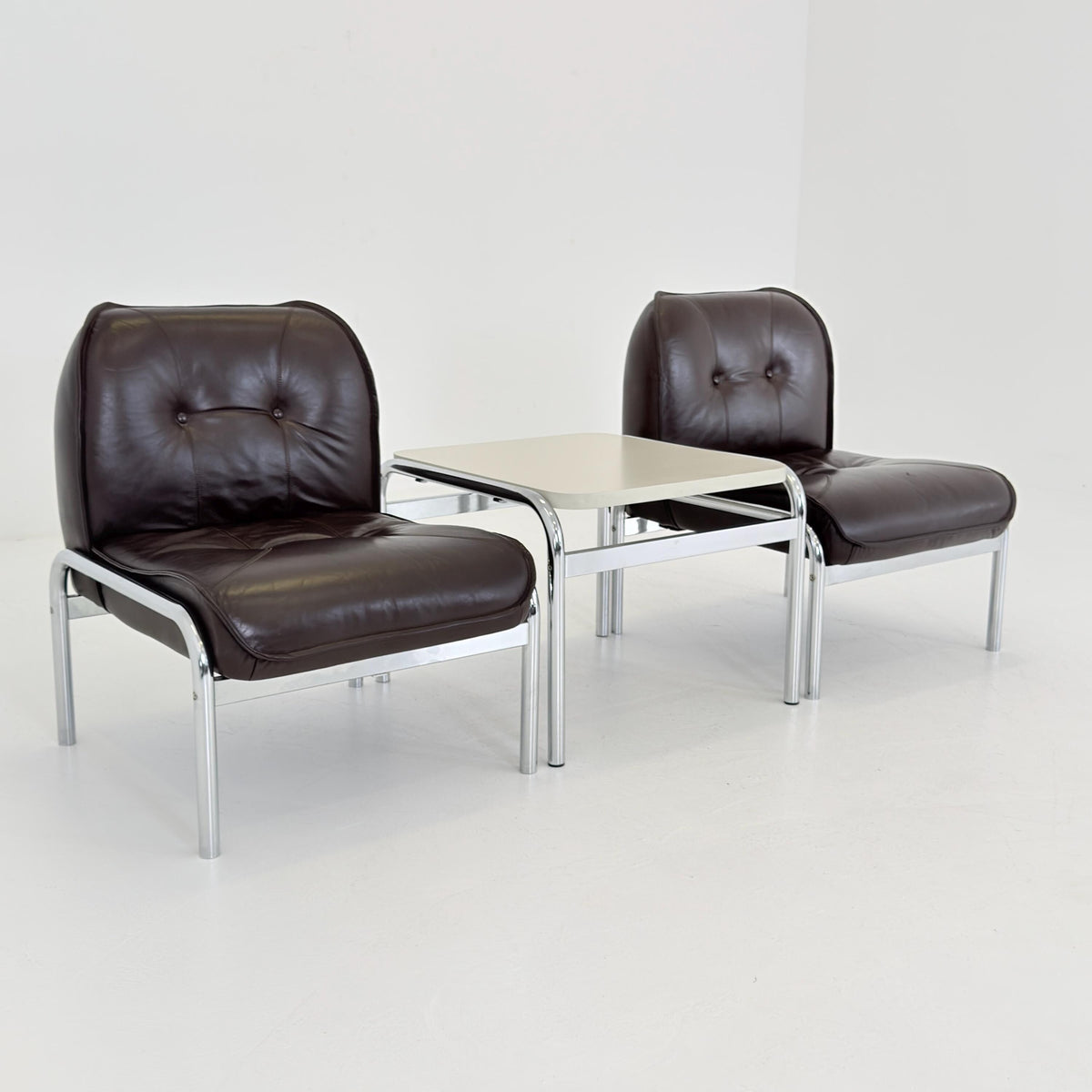Set of 2 Girsberger Eurochair Lounge Chairs & Side Table, Swiss Made 1980s