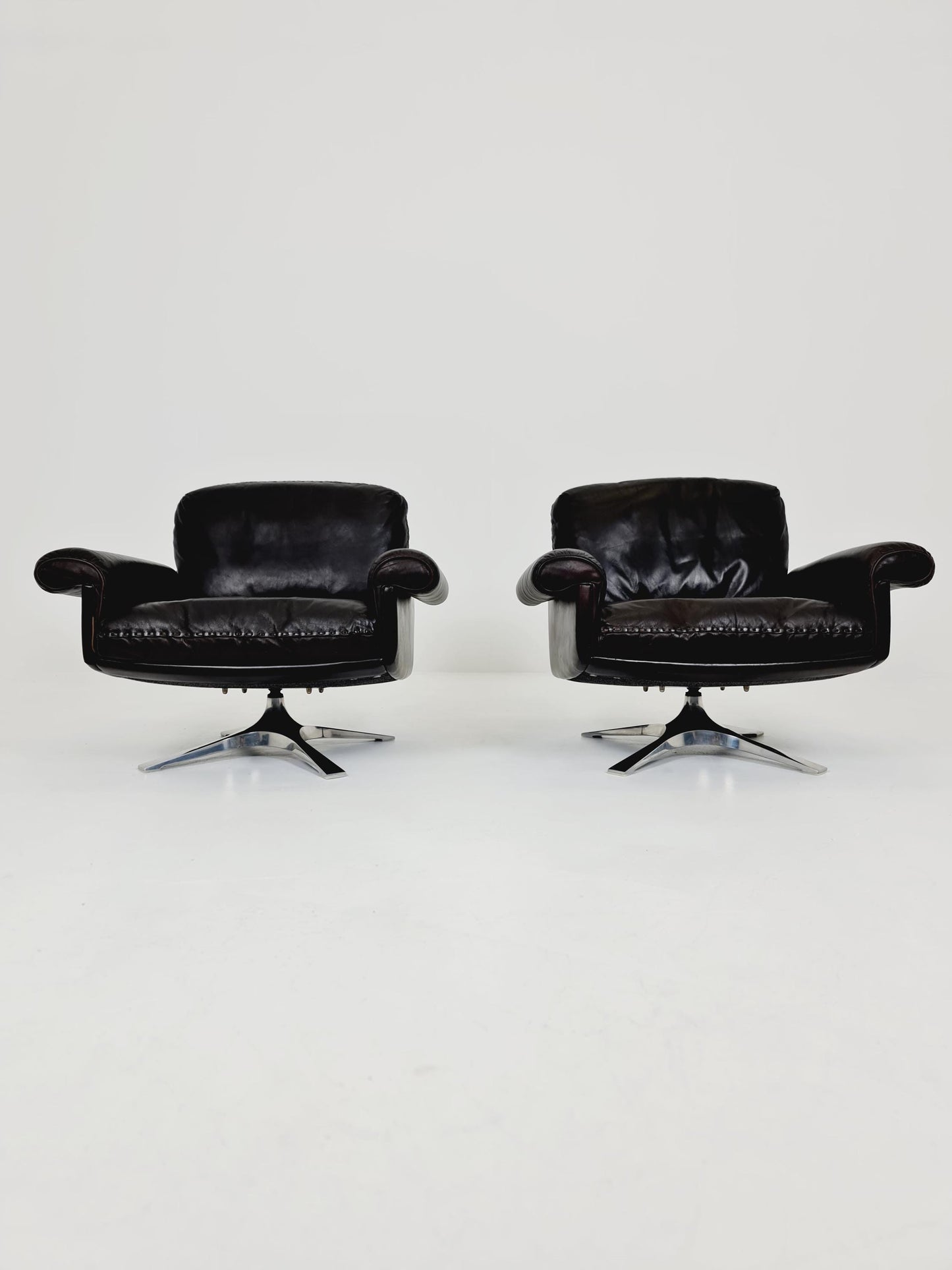 Vintage Swiss leather Lounge chairs BY De Sede Ds 31 Switzerland, 1970s Set of 2