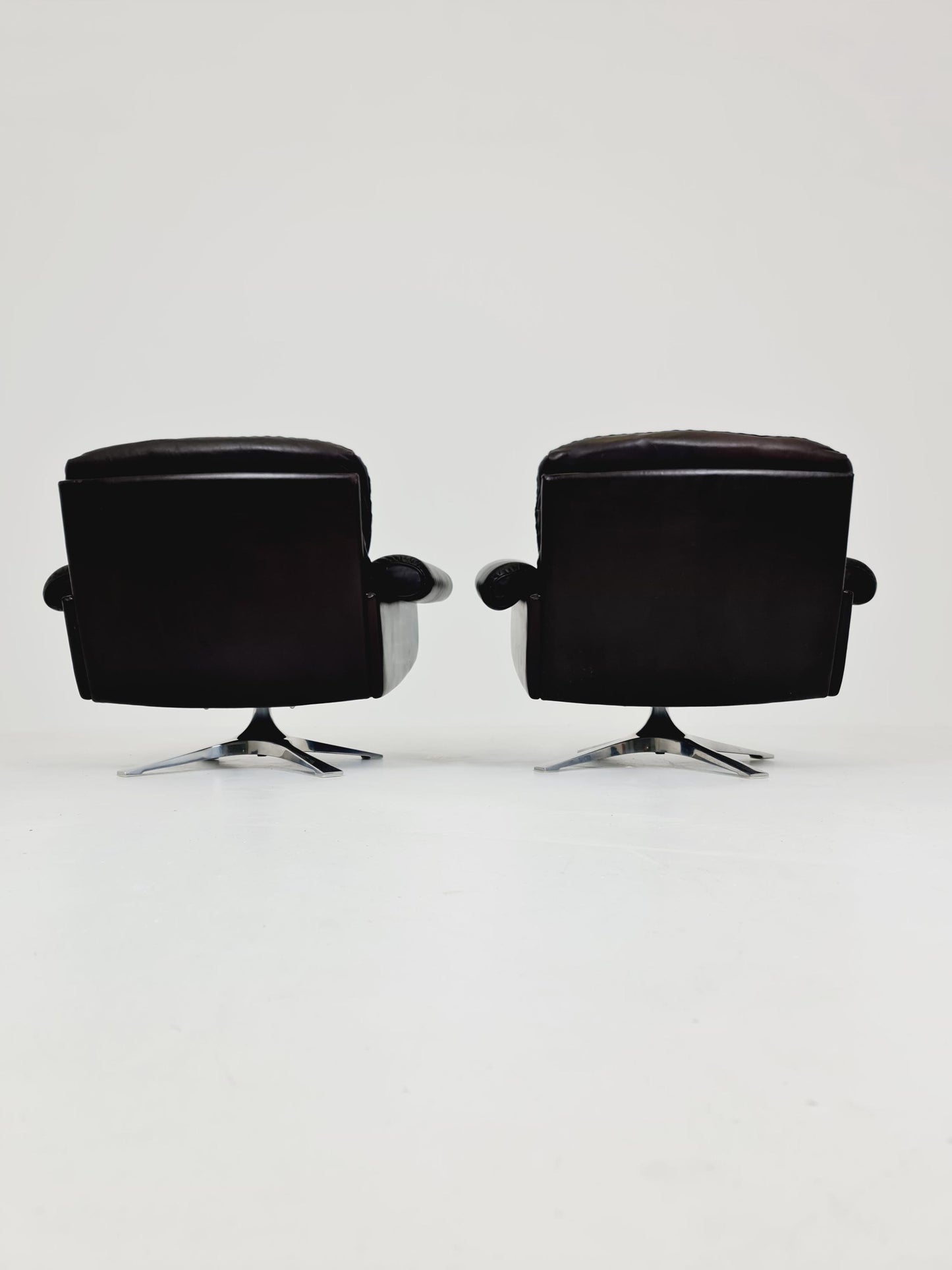 Vintage Swiss leather Lounge chairs BY De Sede Ds 31 Switzerland, 1970s Set of 2