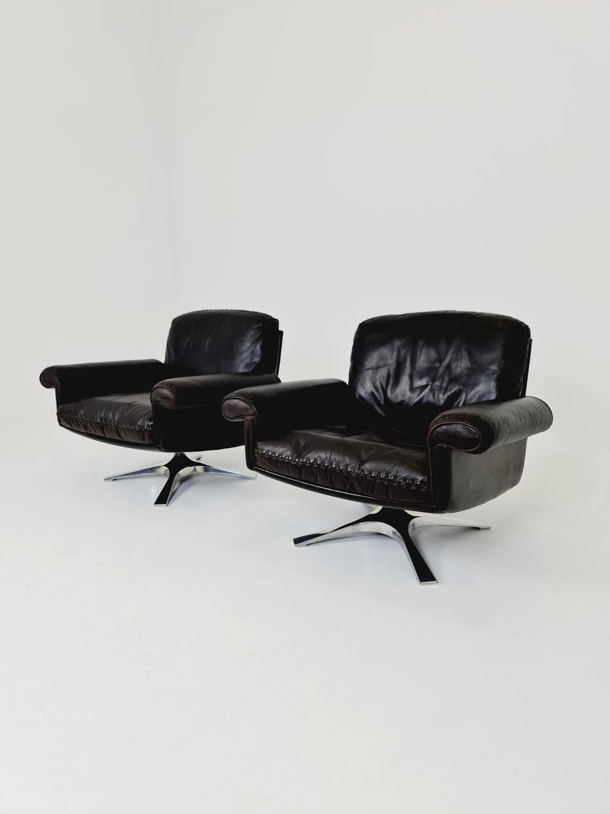 Vintage Swiss leather Lounge chairs BY De Sede Ds 31 Switzerland, 1970s Set of 2