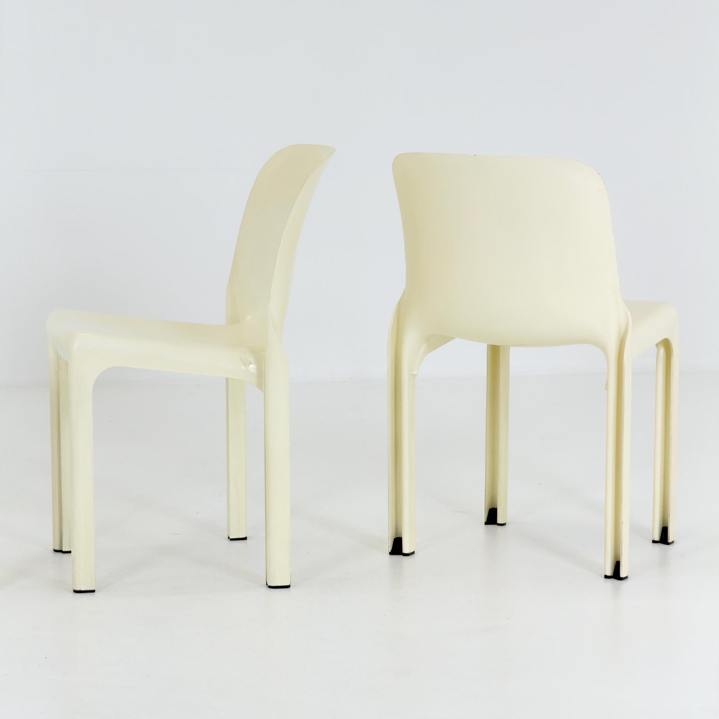 Set of 4 Rare Selene Chairs by Vico Magistretti for Artemide Milano, Italy 1969, Space Age Fiberglass Chairs, Cream White