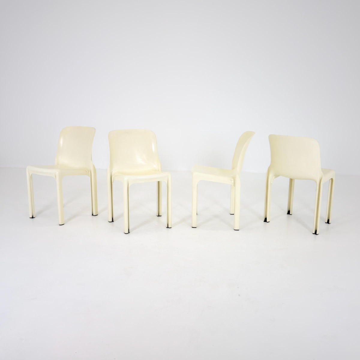 Set of 4 Rare Selene Chairs by Vico Magistretti for Artemide Milano, Italy 1969, Space Age Fiberglass Chairs, Cream White