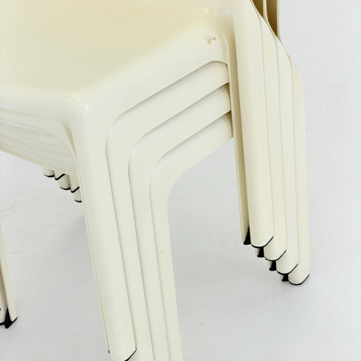 Set of 4 Rare Selene Chairs by Vico Magistretti for Artemide Milano, Italy 1969, Space Age Fiberglass Chairs, Cream White