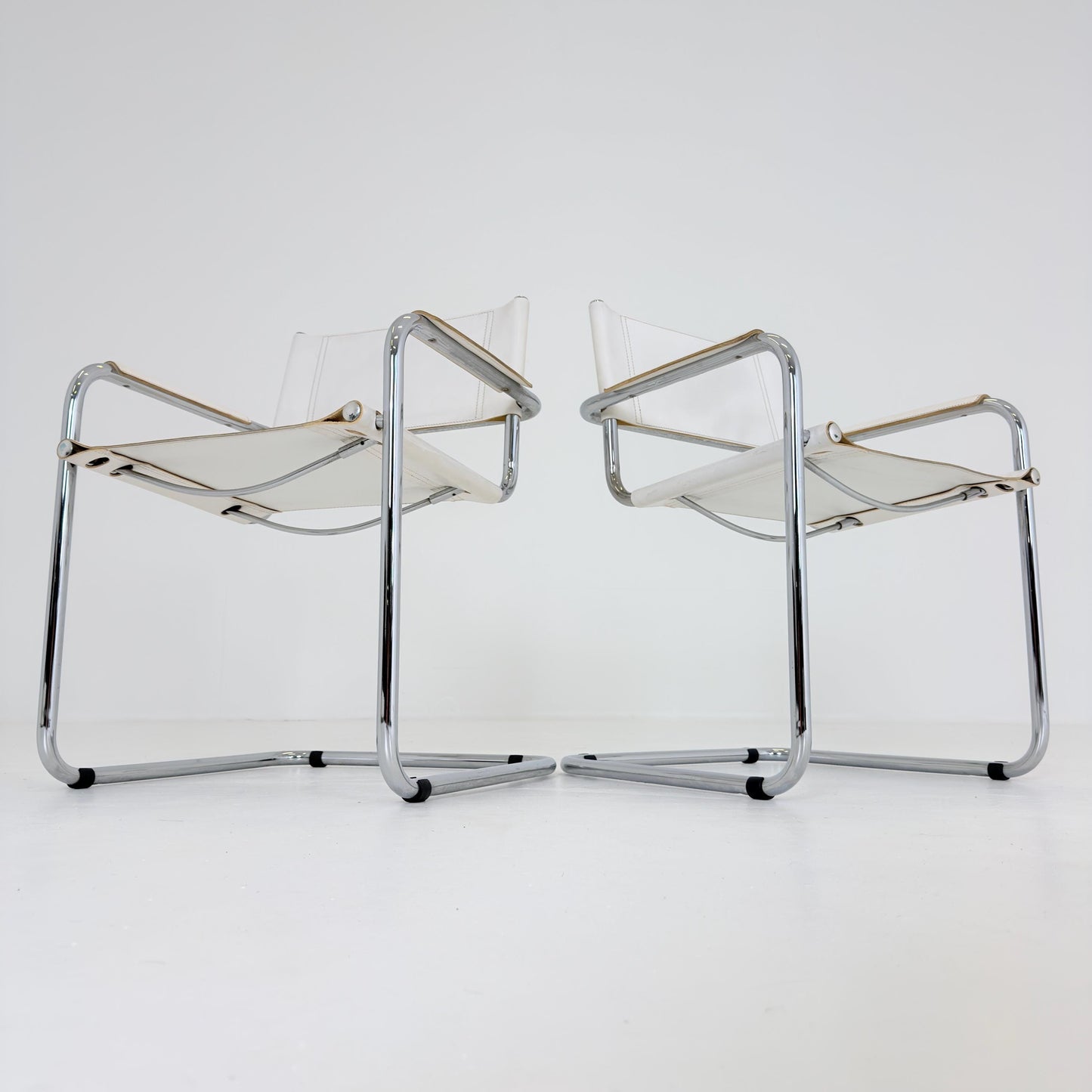 Set of 2 Mid-Century Bauhaus S34 White Leather Armchairs by Centro Studio Italy,, 1980s