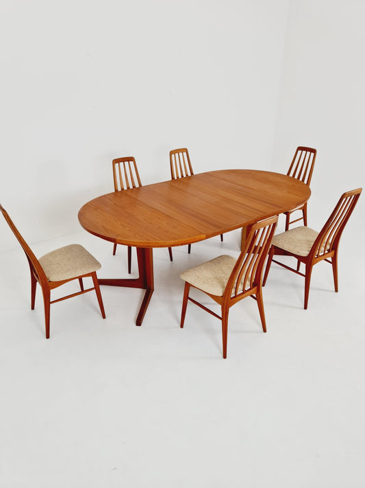 Mid century extendable Danish Modern Solid Teak XL dining table by Berhard Pedersen &Son , 1970s
