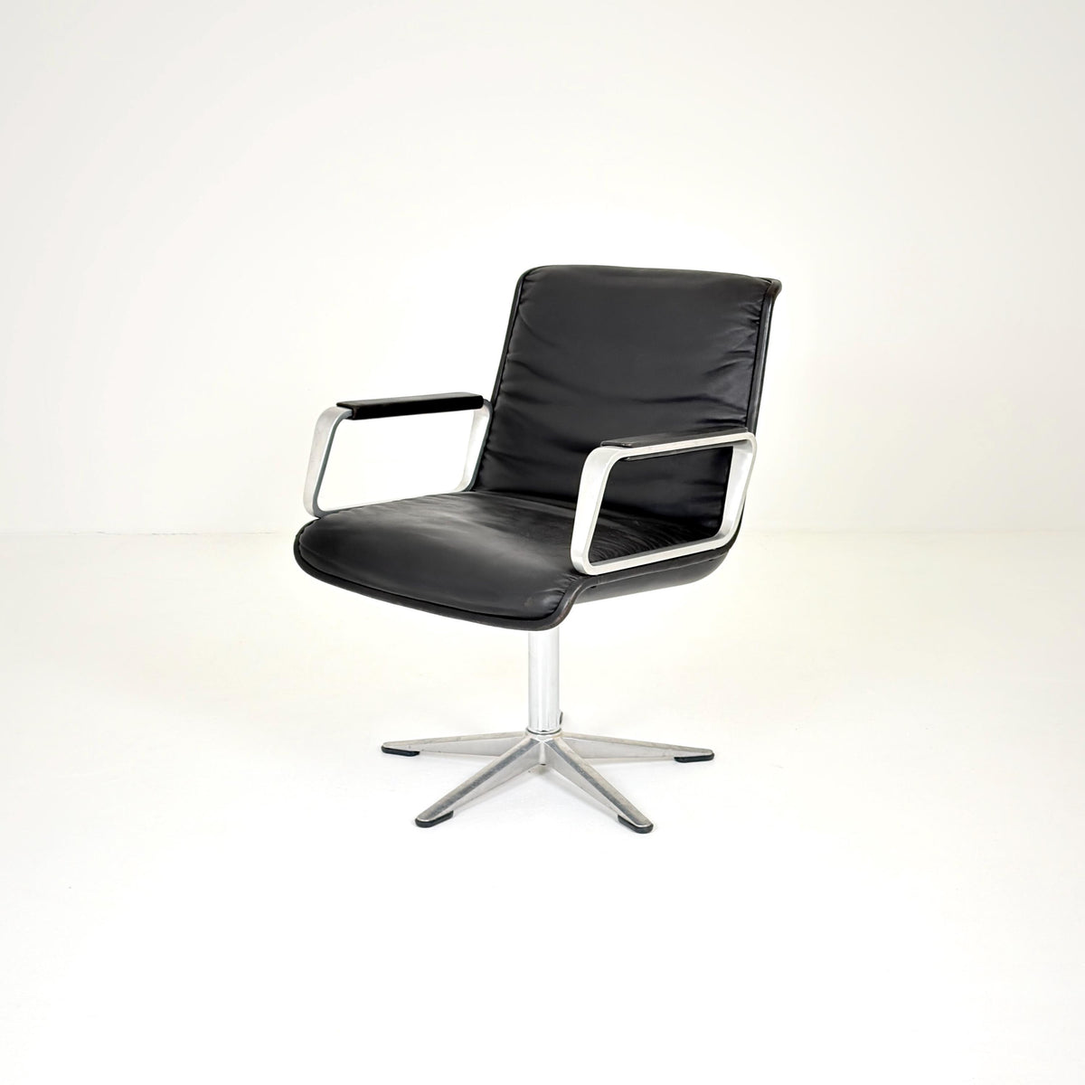 1 of 2 Mid-Century Program 2000 Executive Armchair by Delta Design for Wilkhahn, 1970s Germany