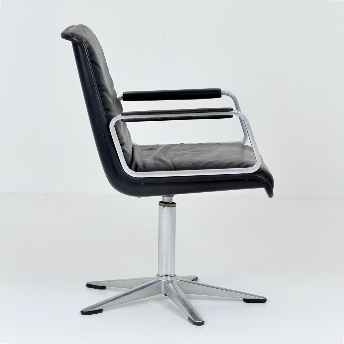 1 of 2 Mid-Century Program 2000 Executive Armchair by Delta Design for Wilkhahn, 1970s Germany