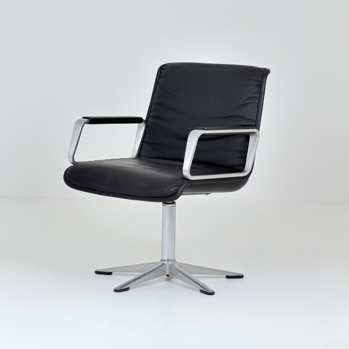 1 of 2 Mid-Century Program 2000 Executive Armchair by Delta Design for Wilkhahn, 1970s Germany