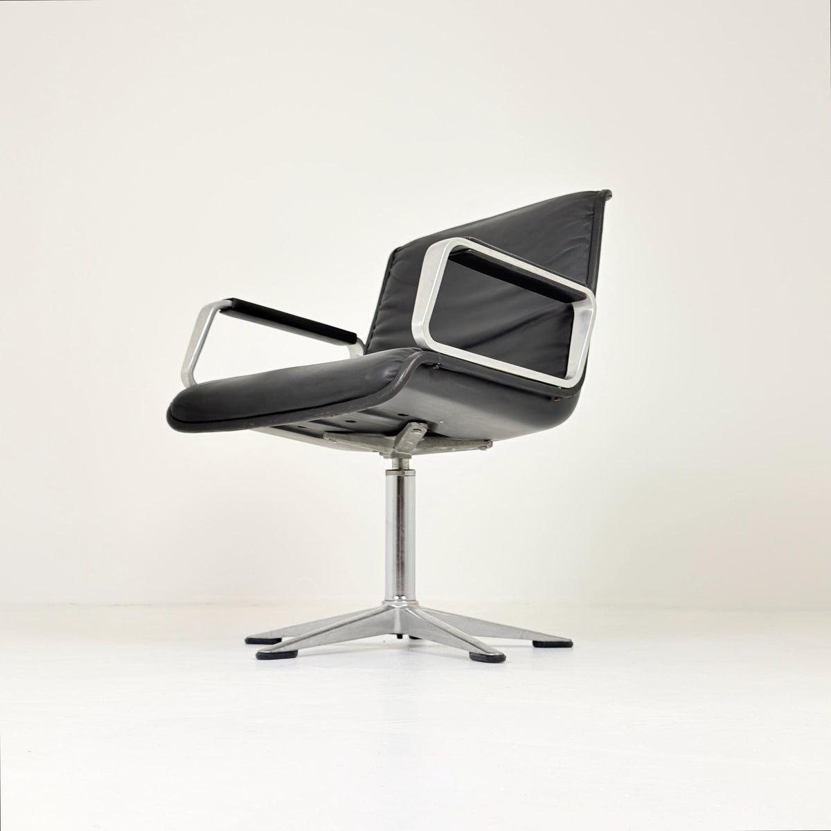 1 of 2 Mid-Century Program 2000 Executive Armchair by Delta Design for Wilkhahn, 1970s Germany