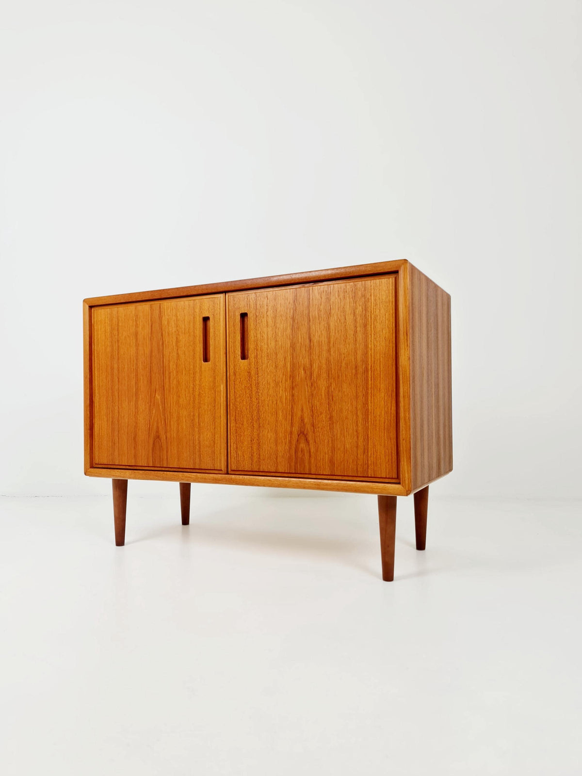 Mid Century Modern Danish Teak sideboard 1960s