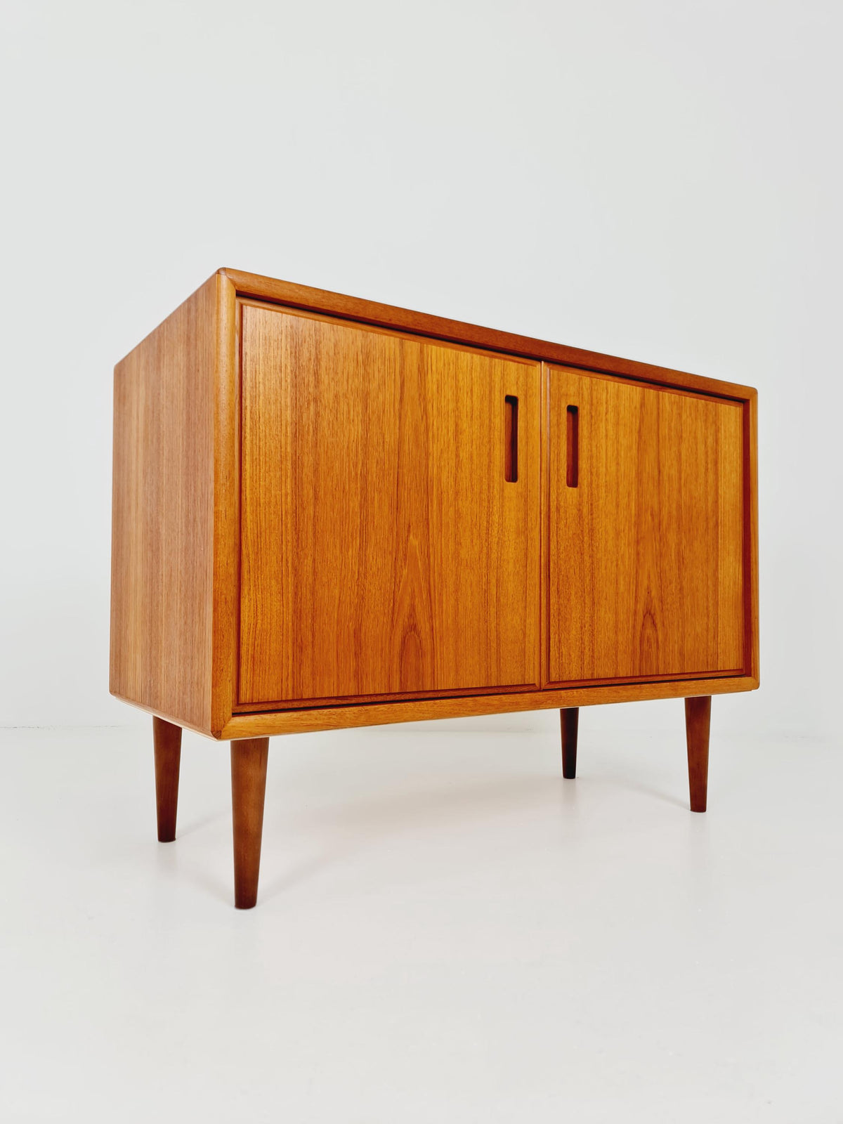 Mid Century Modern Danish Teak sideboard 1960s