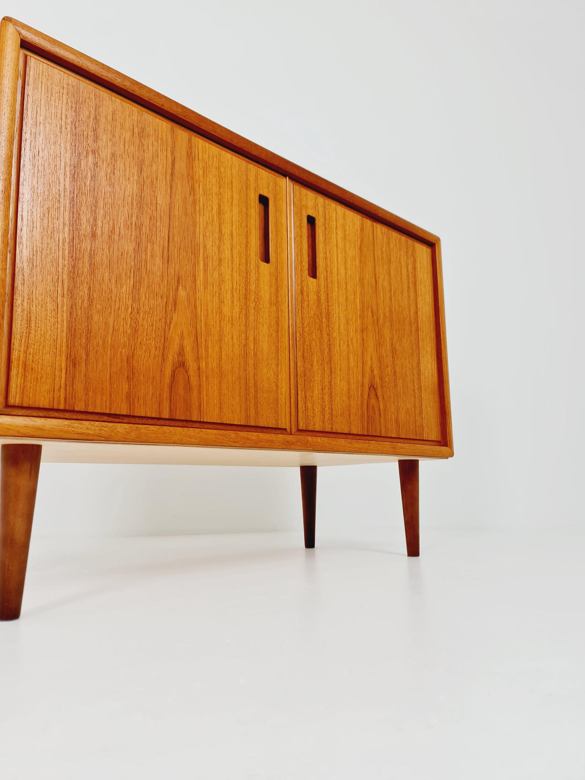 Mid Century Modern Danish Teak sideboard 1960s