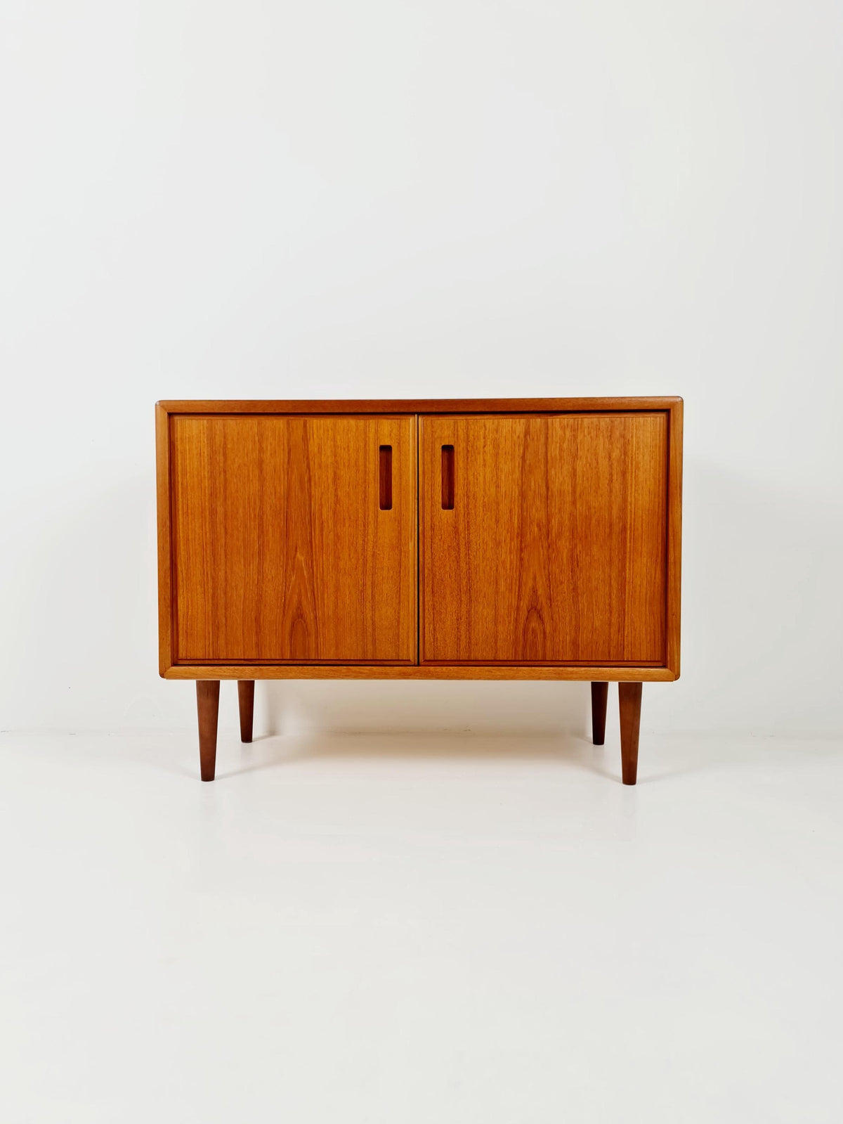 Mid Century Modern Danish Teak sideboard 1960s