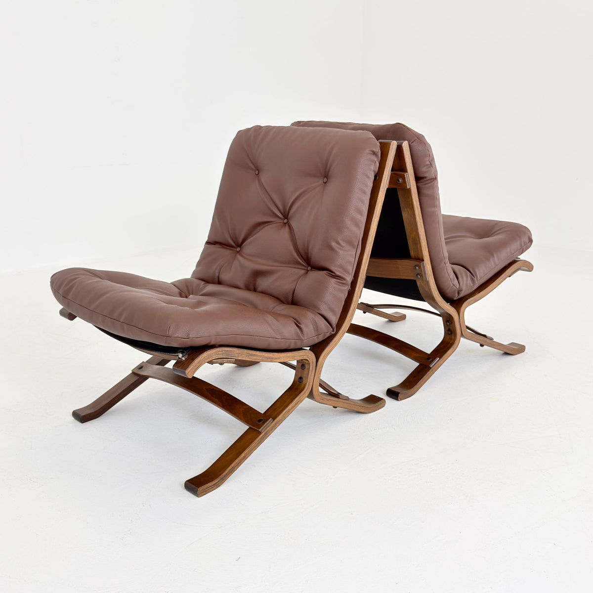 1 of 2 Mid Century Ingmar Relling Siesta Lounge Chair, Westnofa Norway, 1970s, Tufted Brown Leather & Bentwood Frame