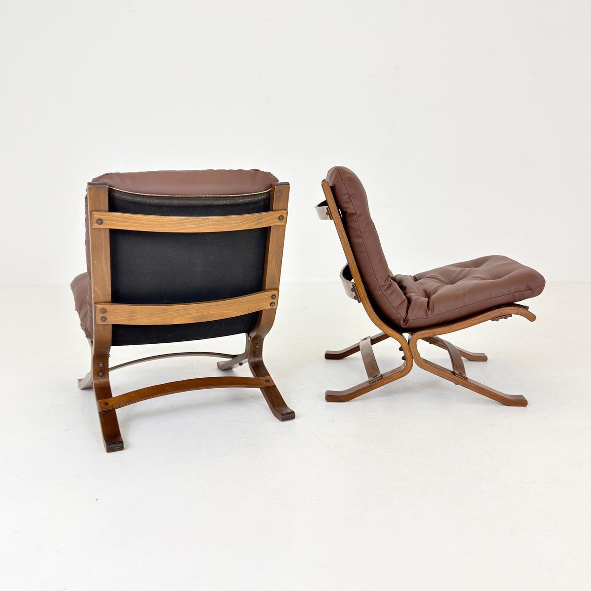 1 of 2 Mid Century Ingmar Relling Siesta Lounge Chair, Westnofa Norway, 1970s, Tufted Brown Leather & Bentwood Frame