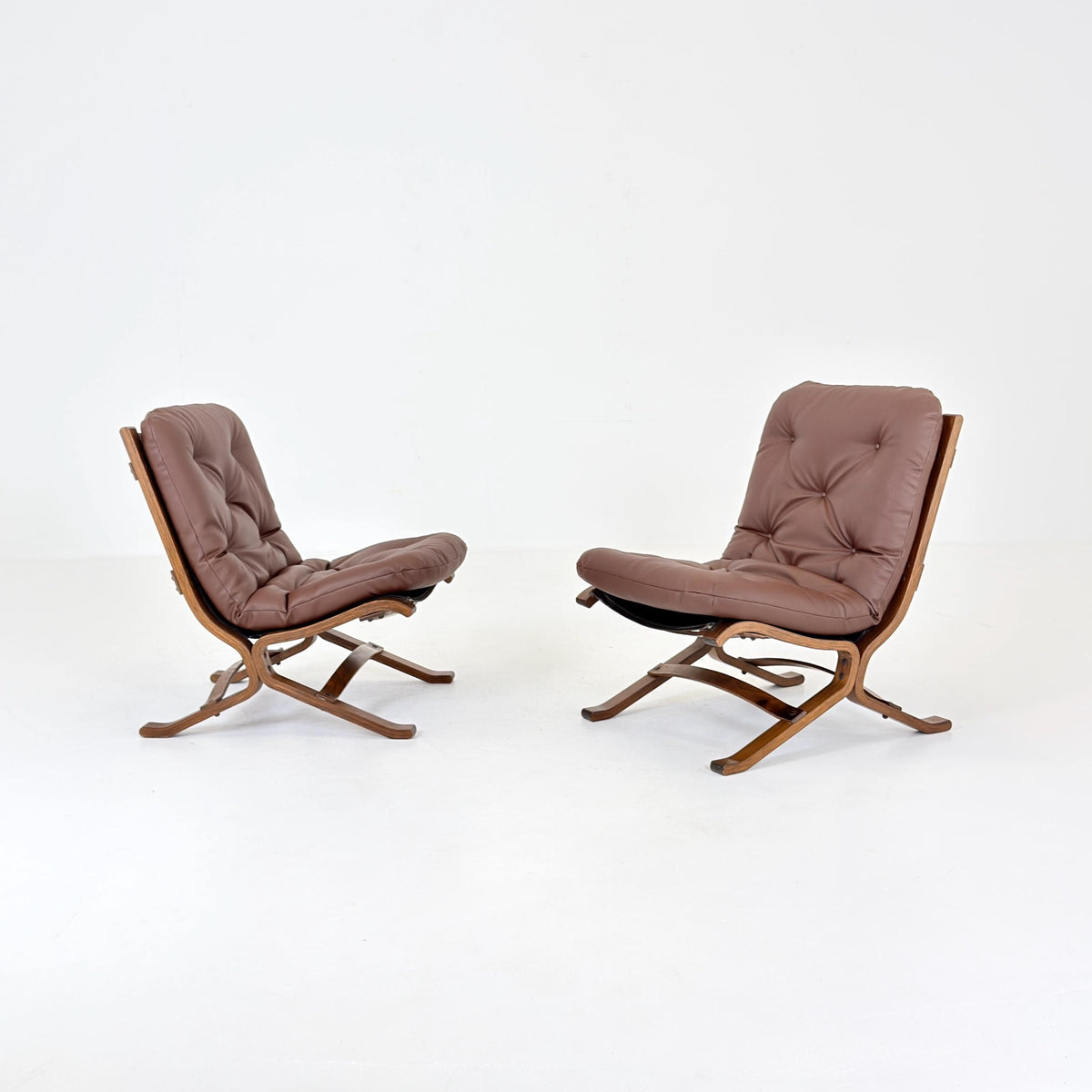 1 of 2 Mid Century Ingmar Relling Siesta Lounge Chair, Westnofa Norway, 1970s, Tufted Brown Leather & Bentwood Frame