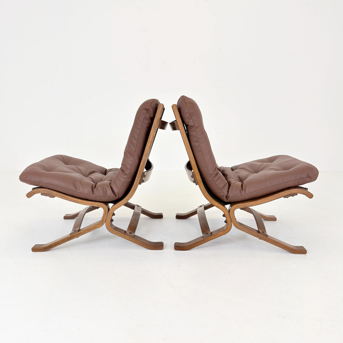 1 of 2 Mid Century Ingmar Relling Siesta Lounge Chair, Westnofa Norway, 1970s, Tufted Brown Leather & Bentwood Frame