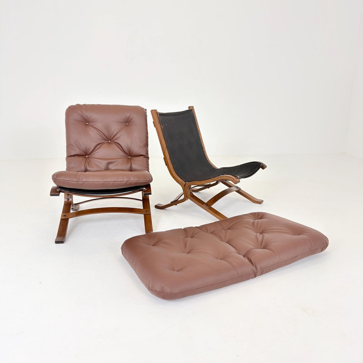 1 of 2 Mid Century Ingmar Relling Siesta Lounge Chair, Westnofa Norway, 1970s, Tufted Brown Leather & Bentwood Frame