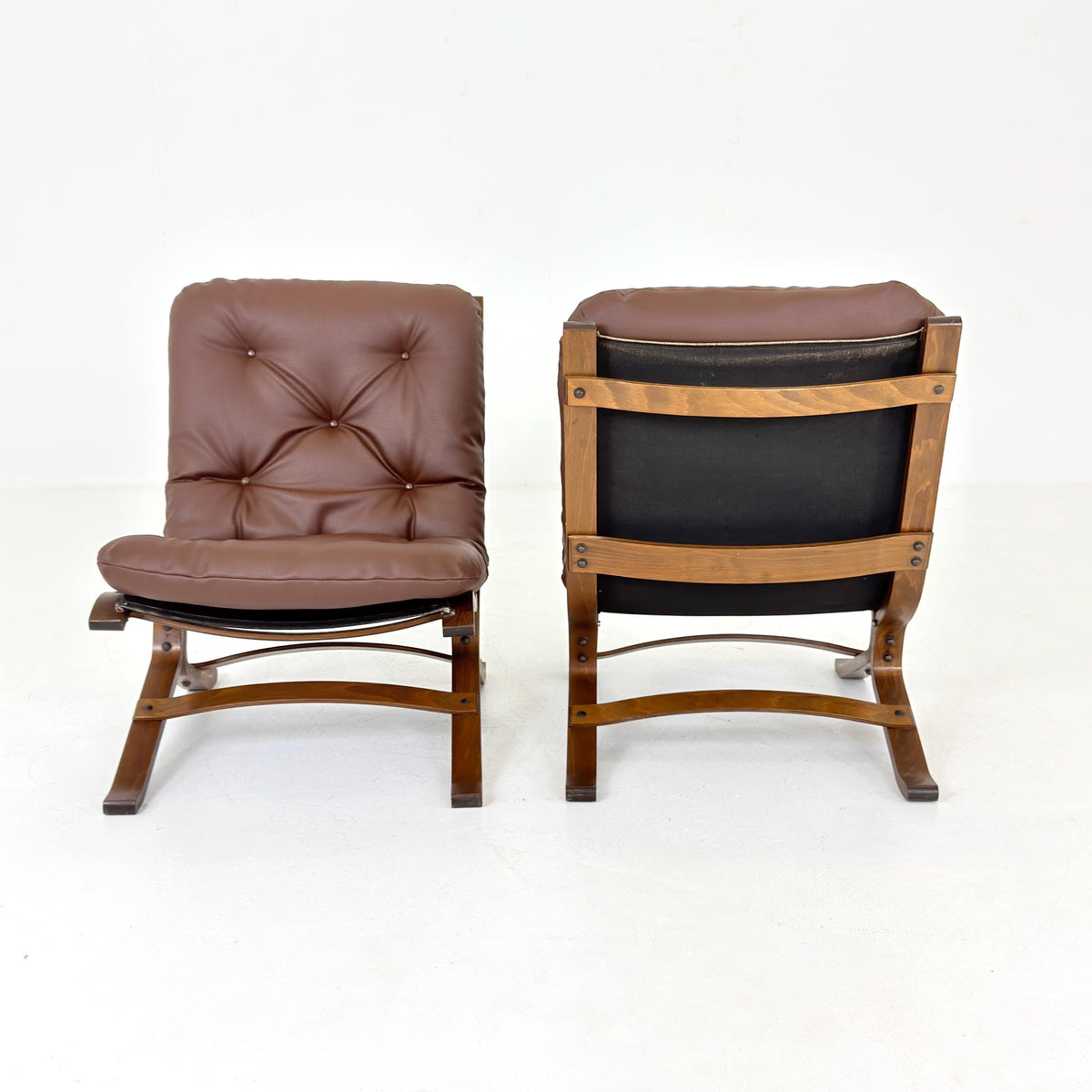 1 of 2 Mid Century Ingmar Relling Siesta Lounge Chair, Westnofa Norway, 1970s, Tufted Brown Leather & Bentwood Frame