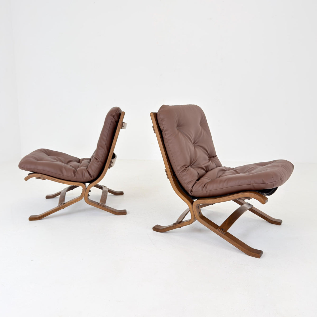 1 of 2 Mid Century Ingmar Relling Siesta Lounge Chair, Westnofa Norway, 1970s, Tufted Brown Leather & Bentwood Frame