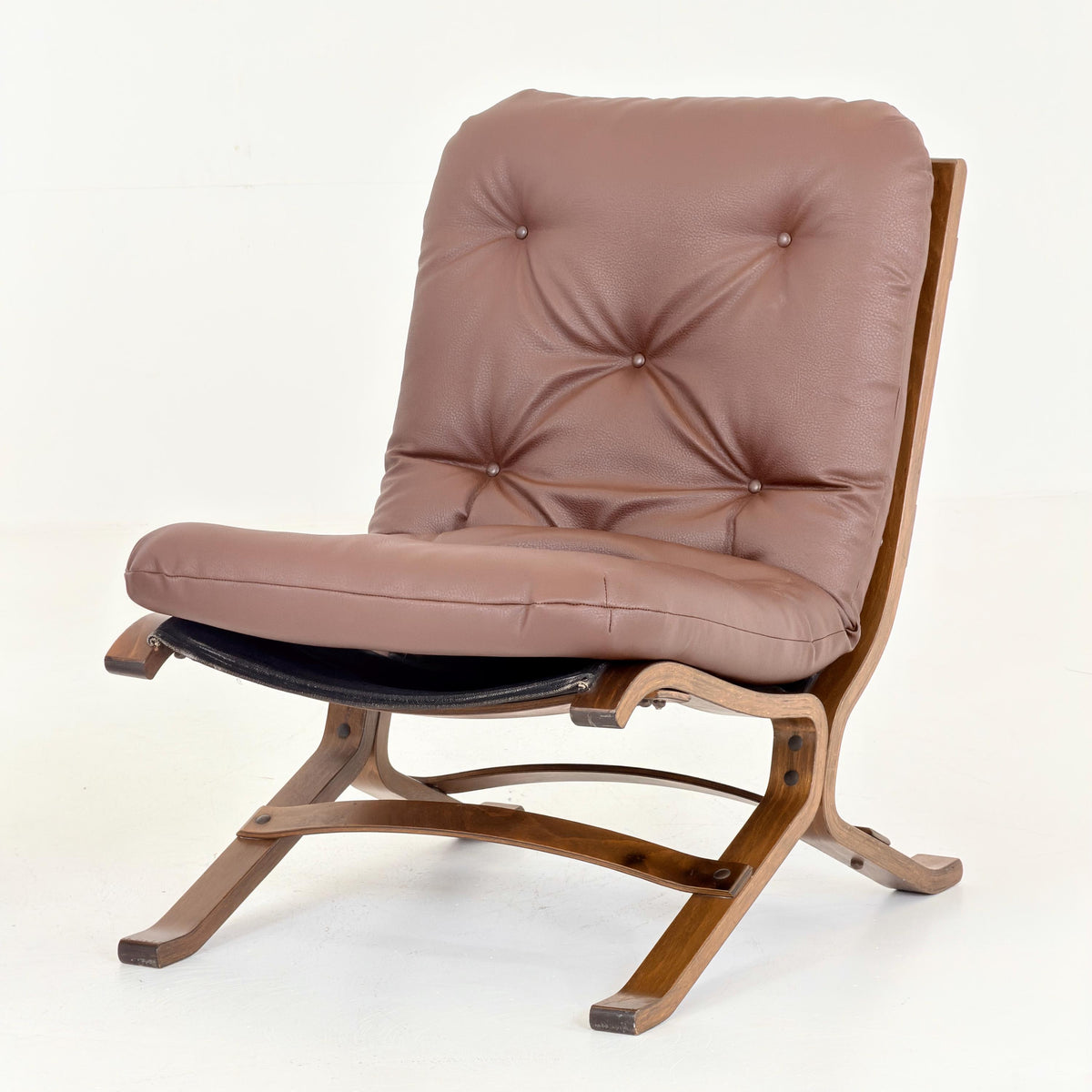 1 of 2 Mid Century Ingmar Relling Siesta Lounge Chair, Westnofa Norway, 1970s, Tufted Brown Leather & Bentwood Frame