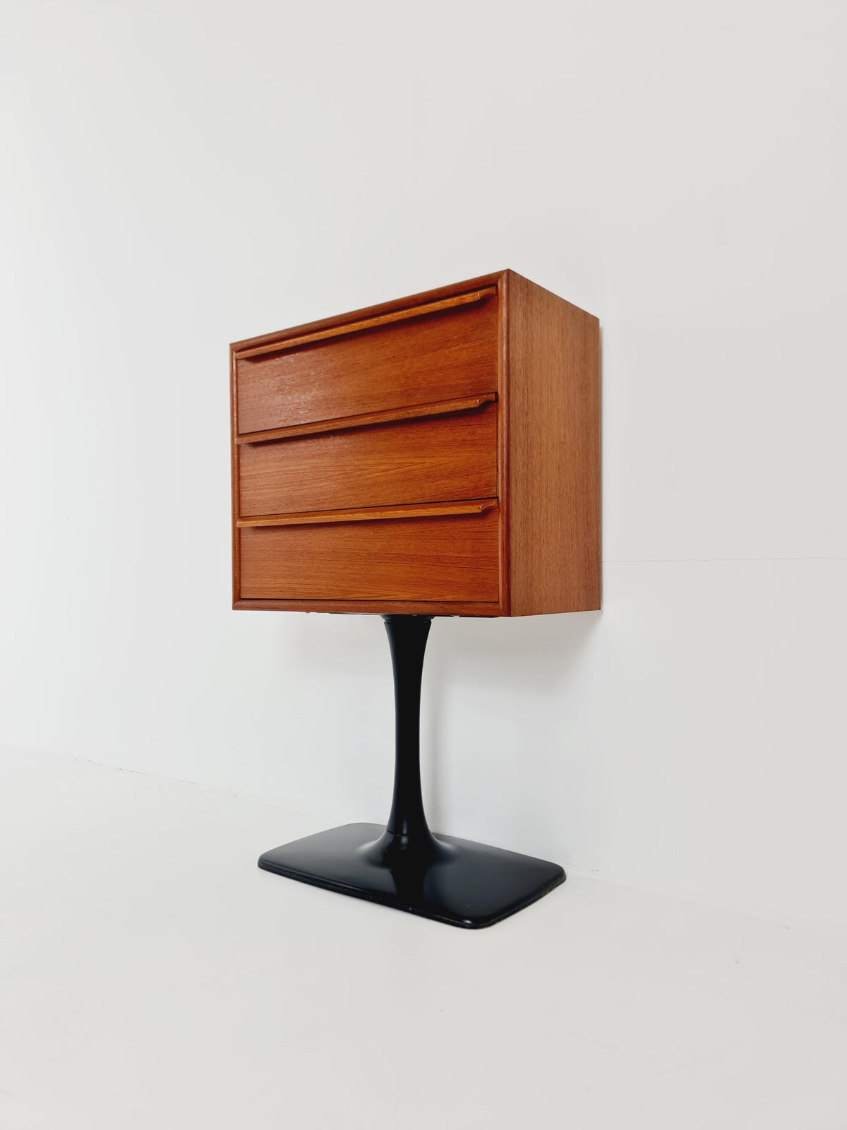 Midcentury Danish with tulip base design chest of drawers 1970s