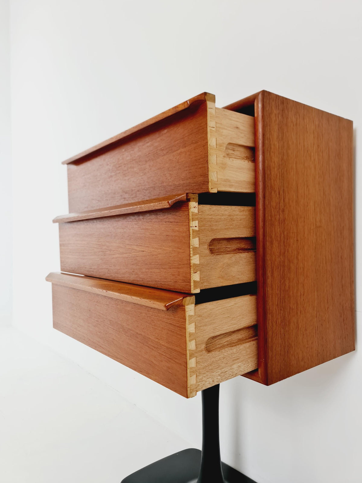 Midcentury Danish with tulip base design chest of drawers 1970s