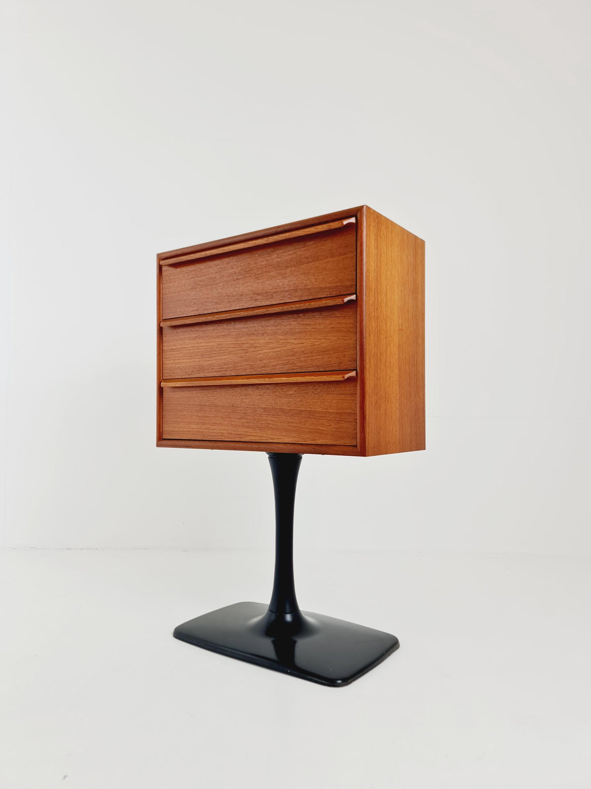 Midcentury Danish with tulip base design chest of drawers 1970s