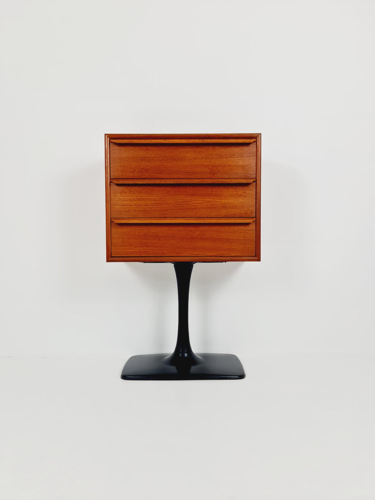 Midcentury Danish with tulip base design chest of drawers 1970s