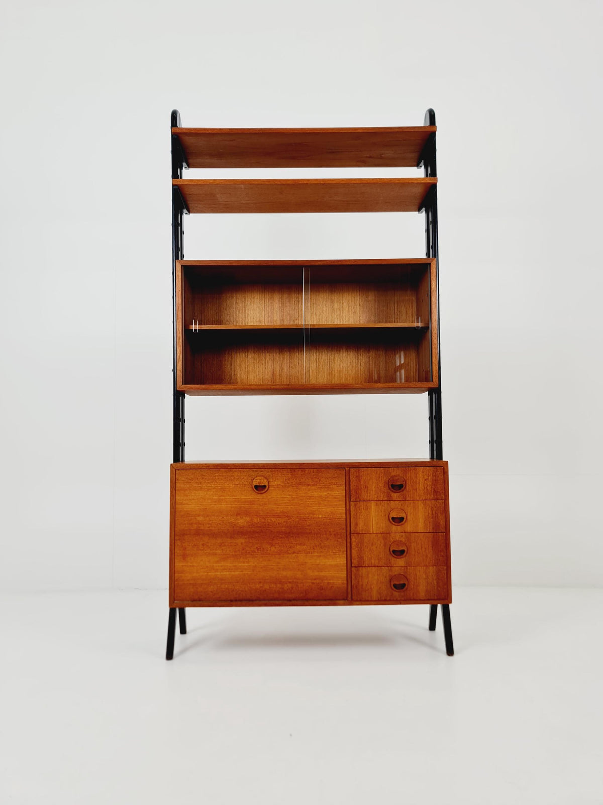 Danish freestanding Midcentury vintage bookshelf system / showcase teak by Bengt Ruda, 1960s