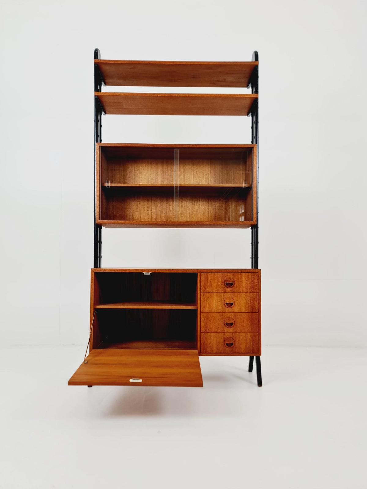 Danish freestanding Midcentury vintage bookshelf system / showcase teak by Bengt Ruda, 1960s