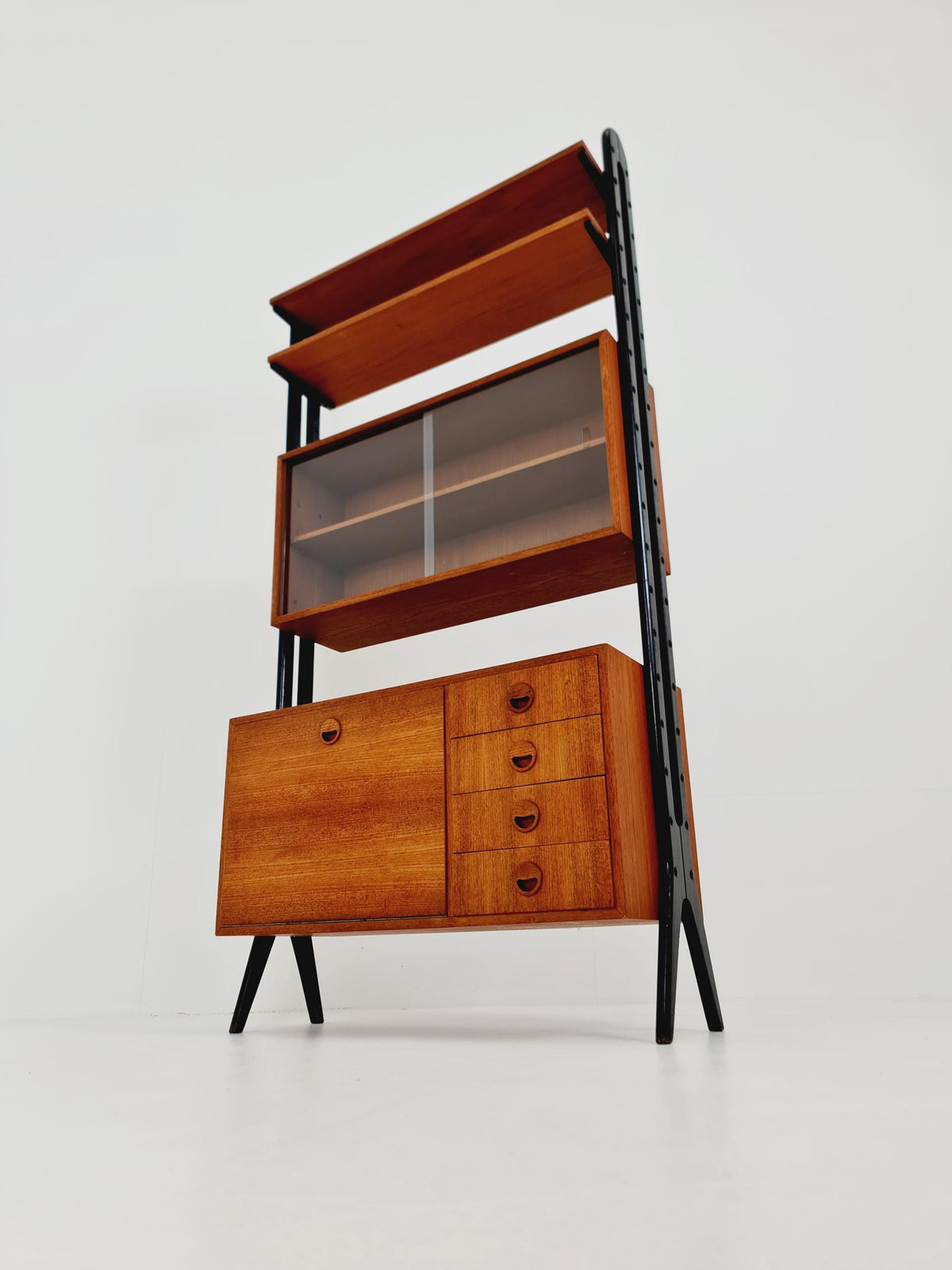 Danish freestanding Midcentury vintage bookshelf system / showcase teak by Bengt Ruda, 1960s