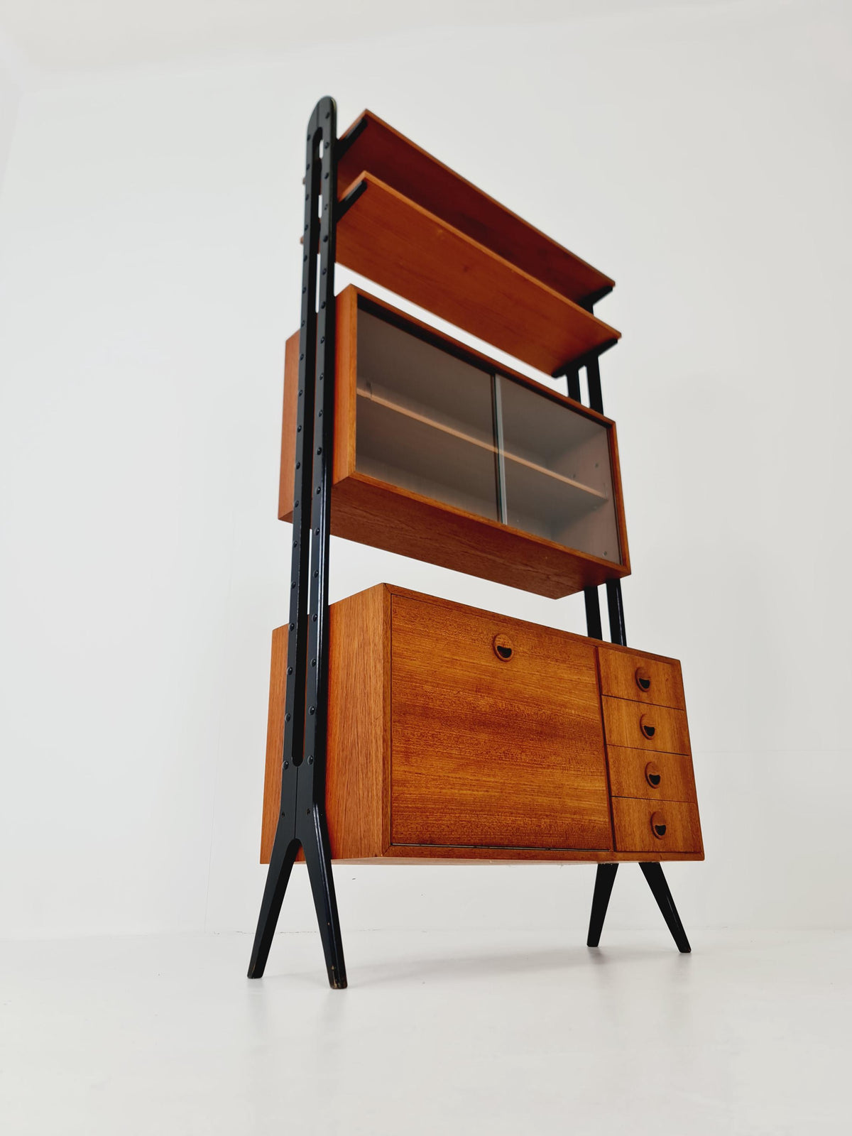 Danish freestanding Midcentury vintage bookshelf system / showcase teak by Bengt Ruda, 1960s