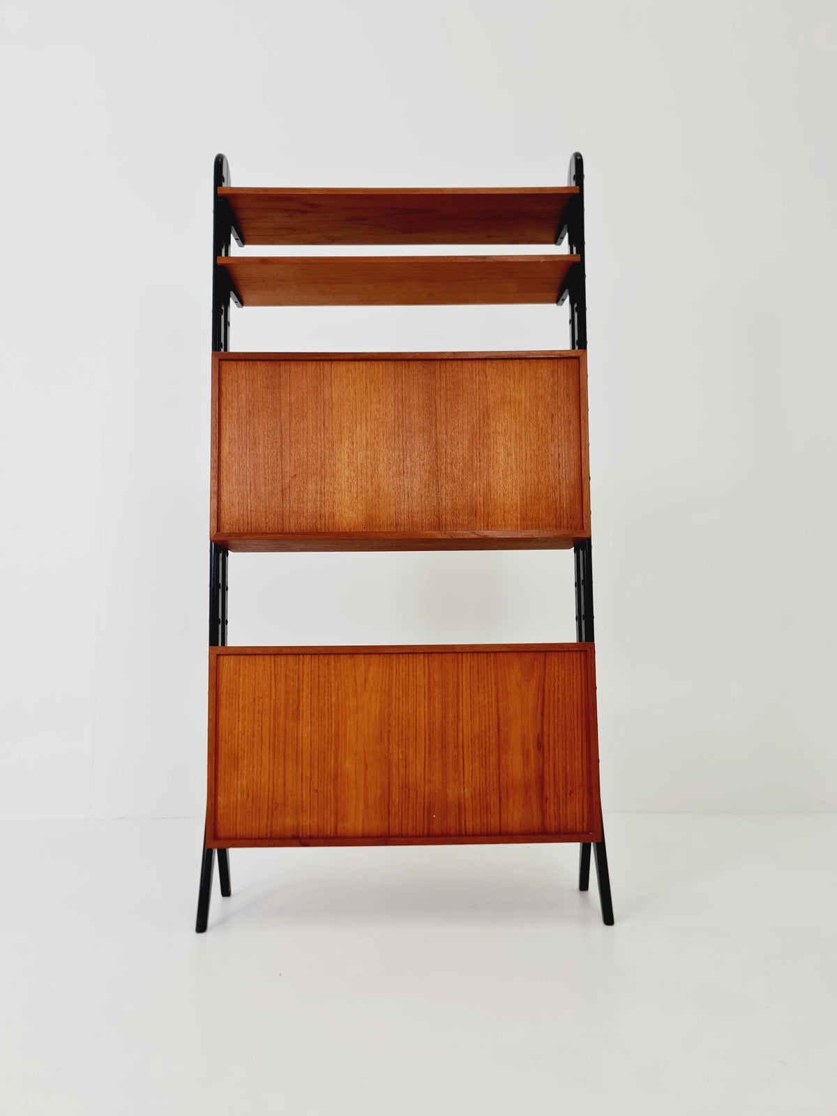 Danish freestanding Midcentury vintage bookshelf system / showcase teak by Bengt Ruda, 1960s