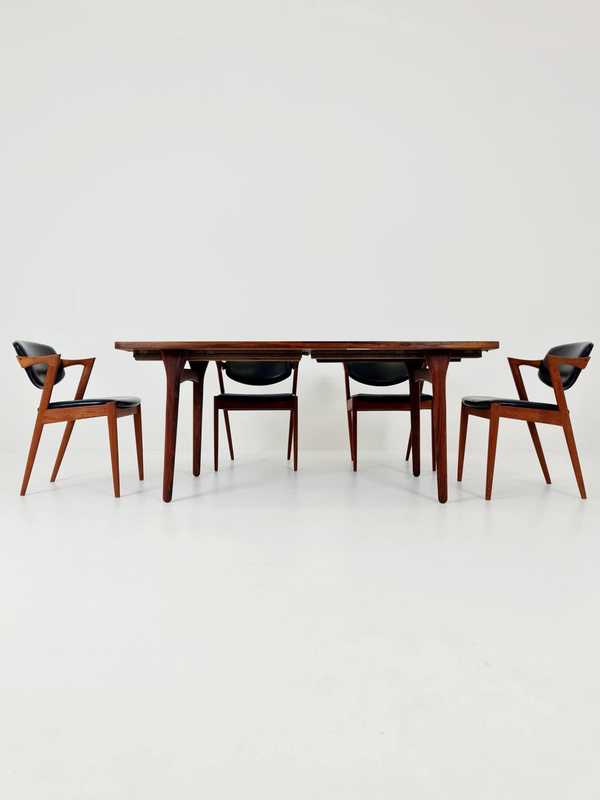 Danish Henning Kjaernulf Rosewood table with two extension leaves, Denmark 1960s