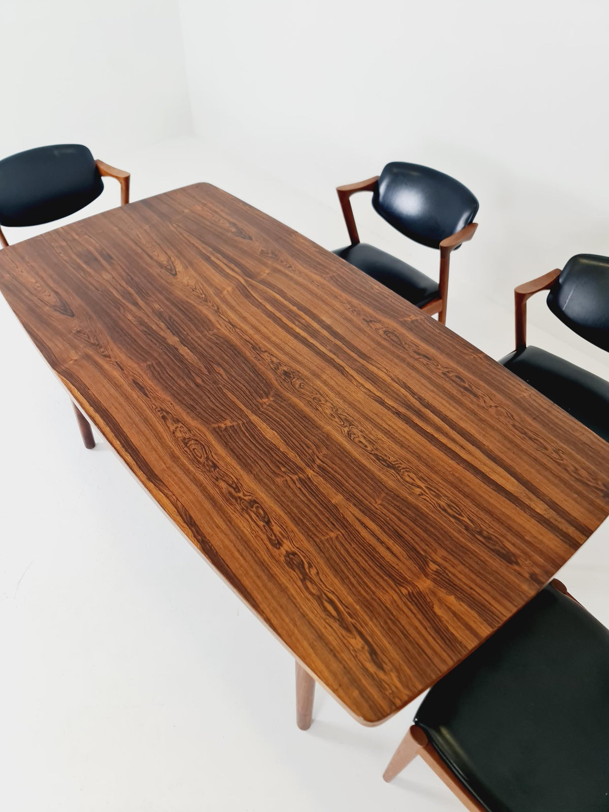 Danish Henning Kjaernulf Rosewood table with two extension leaves, Denmark 1960s