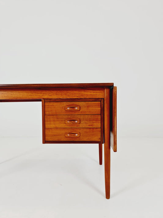 Mid century Danish leaf Drop teak desk By Arne Vodder For H.Sigh & Son , 1960s