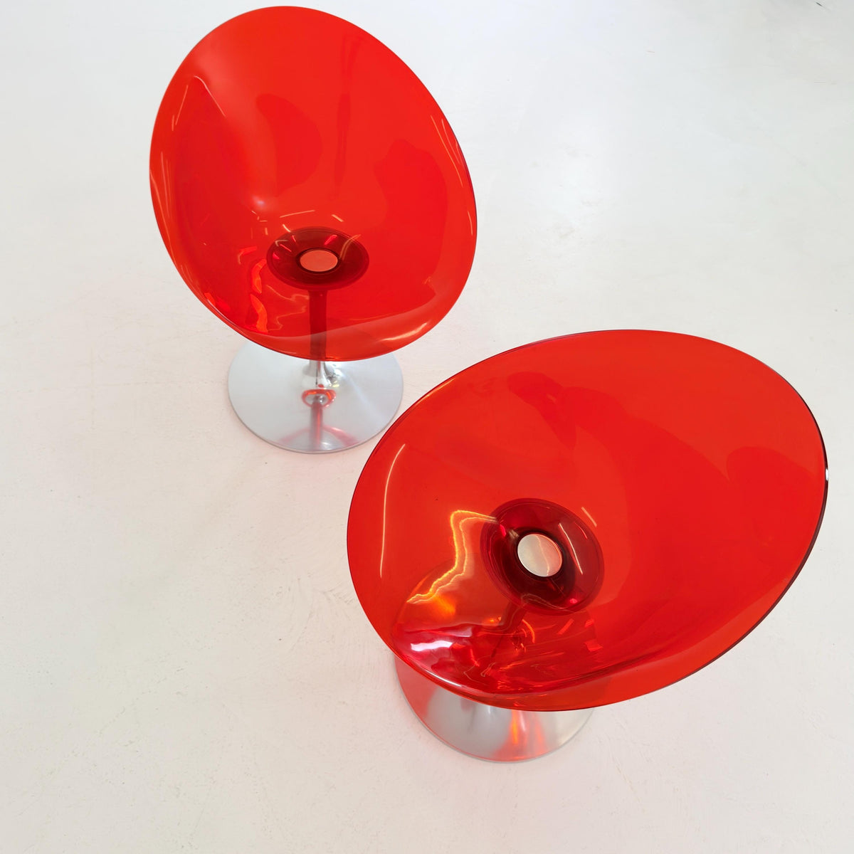 1 of 2 Mid Century Philippe Starck Eros Lounge Chair for Kartell, Red Plexiglass Swivel Armchair, 1990s Italy