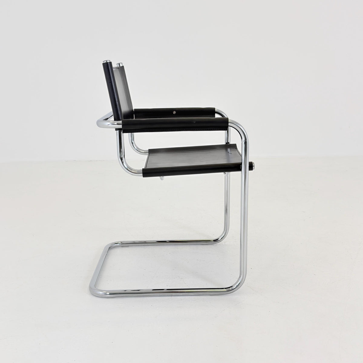 Mid century Bauhaus B34 black cantilevered chair by Mart Stam for Fasem Italy 1980s