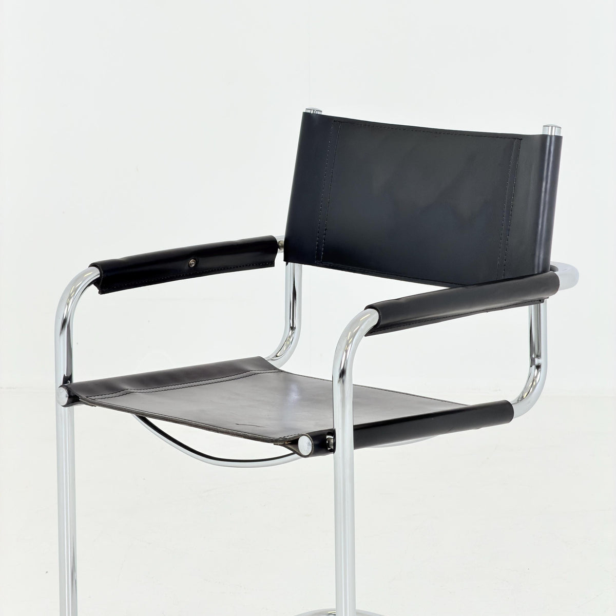 Mid century Bauhaus B34 black cantilevered chair by Mart Stam for Fasem Italy 1980s