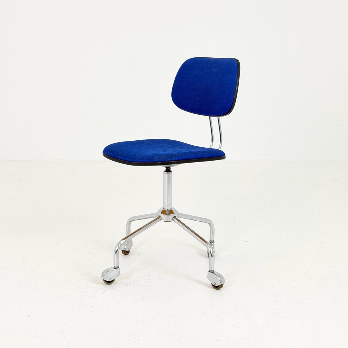 Mid-Century Bauhaus Swivel Office Chair, Blue Fabric Desk Chair, Chrome Steel Base, 1980s Germany